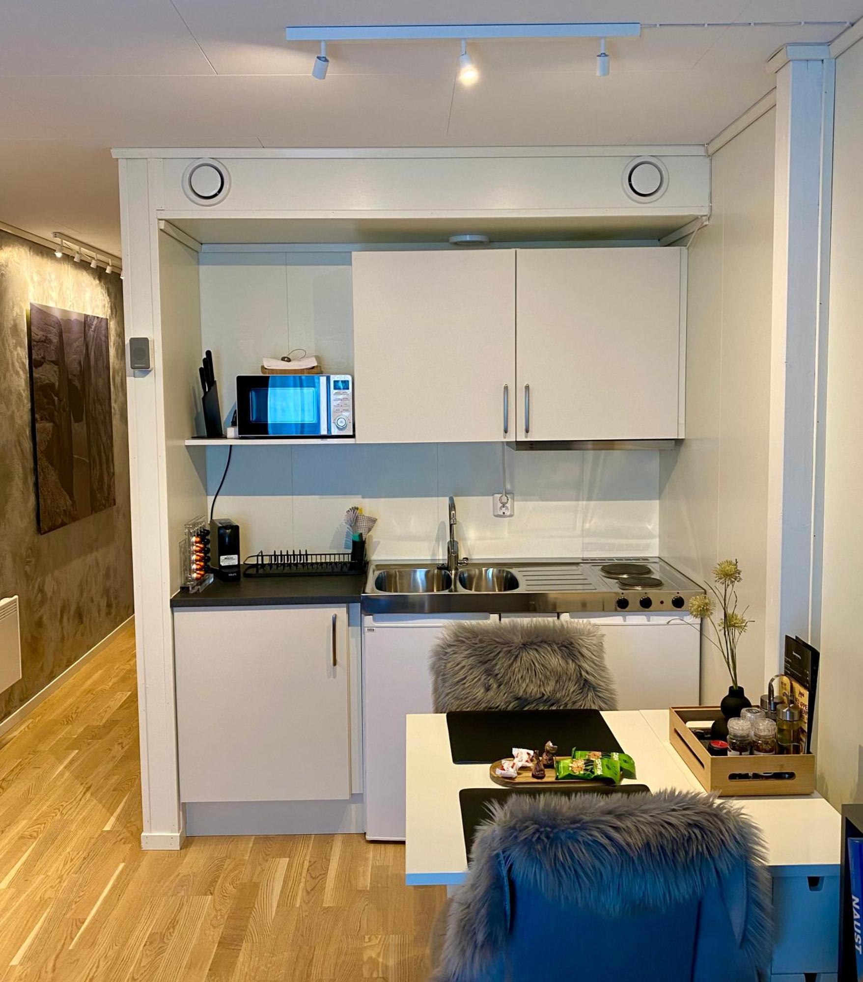 Experience A Cozy Getaway Near Pulpit Rock-A Unit Apartment Jorpeland Exterior photo